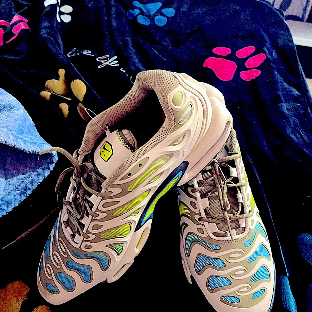 BRAND New NIKE AIR Men’s tennis shoes